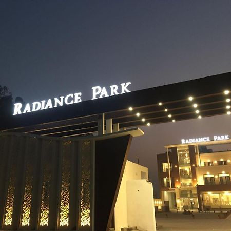 Hotel Radiance Park Rāmpur Zewnętrze zdjęcie